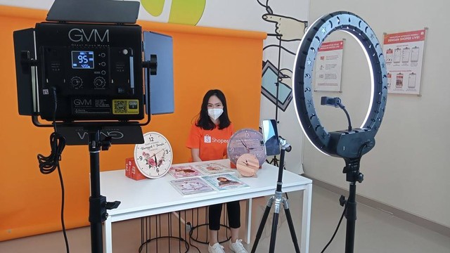 Ilustrasi cara agar Live Shopee banyak penonton. Foto: Akbar Maulana/kumparan
