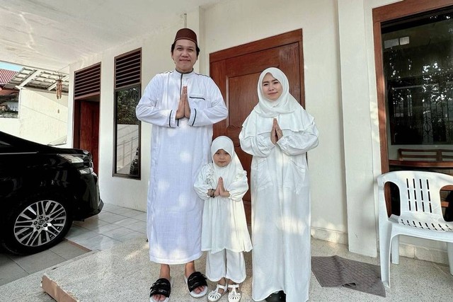 Keluarga Shabira Alula alias Lala. Foto: Instagram/@fahmiochifebrina