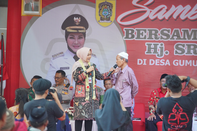 Bupati Klaten Sri Mulyani dalam kegiatan Sambang Warga di Gedung Ahimsa, Desa Gumulan, Klaten Tengah, Jumat (15/9/2023). Foto: Dok. Istimewa