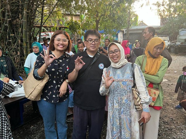 Kegiatan wawancara owner Pesona Batik Jombang