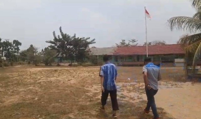 Kabag SDM Ponpes At Tauhid, Panca saat memperlihatkan Ponpes At Tauhid, Foto : Istimewa
