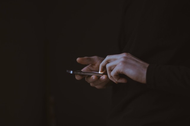 Ilustrasi Cara Top Up Shopee, Foto: Unsplash/Gilles Lambert