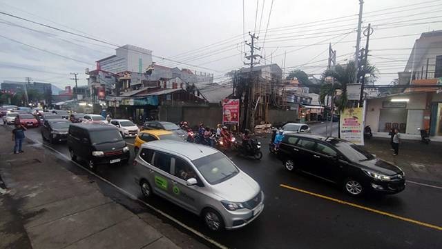 Kondisi lalu lintas di Kota Manado, Sulawesi Utara.