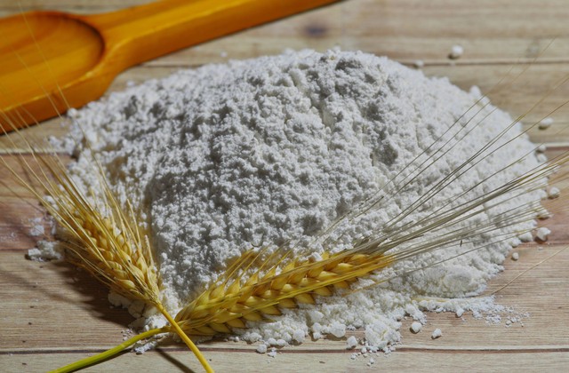 Ilustrasi cara membuat kue akar kelapa, unsplash/Immo Wegmann