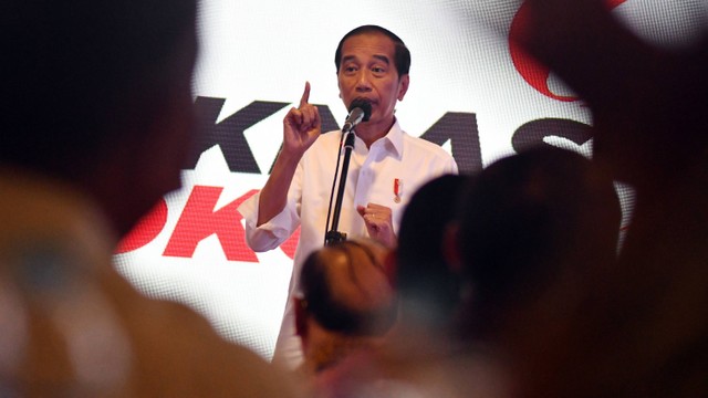 Presiden Joko Widodo menyampaikan sambutan saat pembukaan Rapat Kerja Nsional (Rakernas) Sekretariat Nasional (Seknas) Jokowi di Kota Bogor, Jawa Barat, Sabtu (16/9/2023). Foto: ANTARA FOTO/Arif Firmansyah