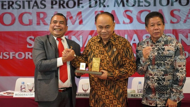 Menteri Budi Arie pada Seminar Nasional bertema 'Transformasi Digital Menuju Indonesia Maju' yang digelar oleh Universitas Prof. Dr. Moestopo (Beragama) dengan moderator Prof. Effendi Gazali, Ph.D.