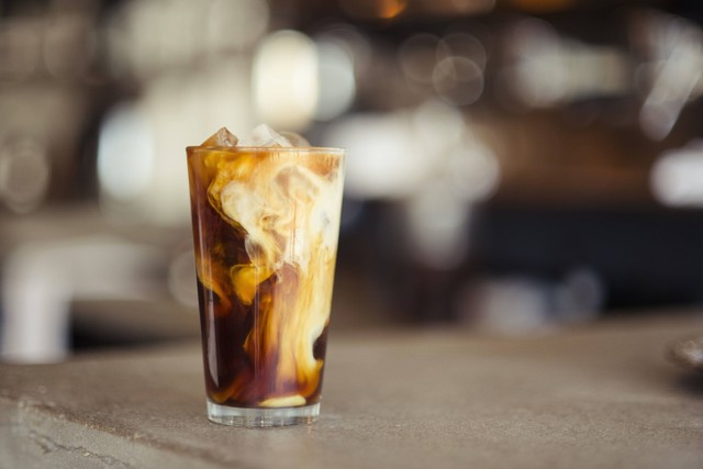 Cara Bikin Caramel Macchiato ala Kedai Kopi, Foto: Unsplash/ Demi Deherrera