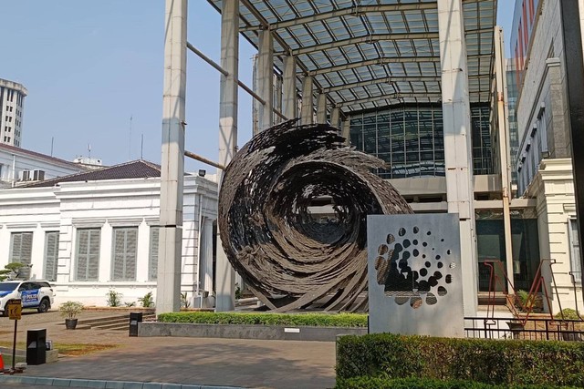 Suasana usai kebakaran di Museum Nasional atau Museum Gajah, Jakarta, Minggu (17/9/2023).  Foto: Zamachsyari/kumparan