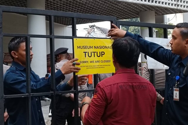 Museum Nasional atau Museum Gajah ditutup sementara, Jakarta, Minggu (17/9/2023). Foto: Zamachsyari/kumparan