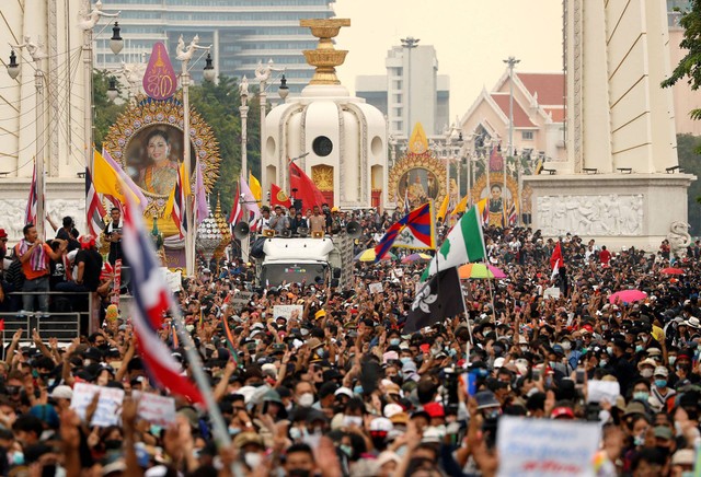 Demonstrasi pro-demokrasi terjadi di Bangkok pada Rabu (14/10/2020) dalam rangka peringatan pemberontakan mahasiswa tahun 1973. REUTERS/Jorge Silva