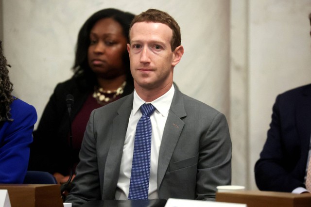 Salah satu pendiri Facebook dan CEO Meta Mark Zuckerberg menghadiri Forum Wawasan Kecerdasan Buatan (AI) bipartisan untuk seluruh senator AS yang diselenggarakan oleh Pemimpin Mayoritas Senat Chuck Schumer (D-NY) di US Capitol di Washington, AS. Foto: Leah Millis/REUTERS