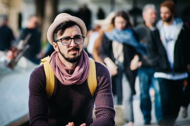 Ilustrasi contoh sikap egois dalam pelanggaran ham, sumber foto: Clem Onojeghuo by pexels.com