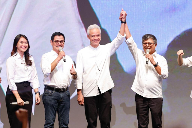 Forum Alumni Perguruan Tinggi se-Indonesia saat menyatakan dukungannya untuk Ganjar dalam 'Ganjar Menjawab Tantangan Masa Depan Indonesia' di di The Ballroom Djakarta Theater, Jakarta Pusat, Minggu (17/9/2023). Foto: Dok. Istimewa