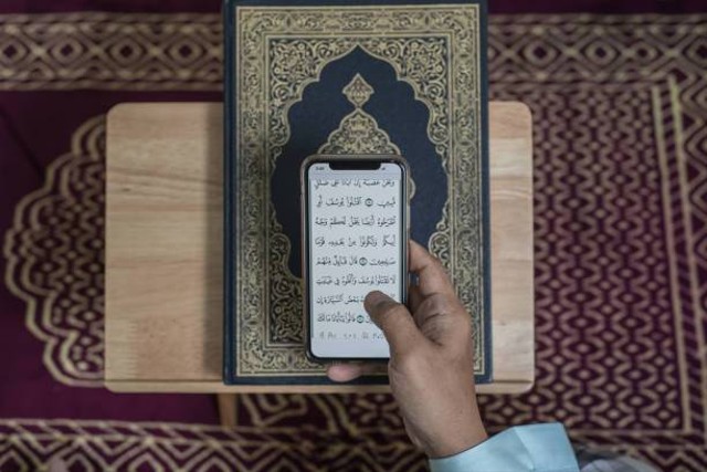 Ilustrasi Dasar Hukum Haram, Foto: Unsplash/Zuraisham Salleh.