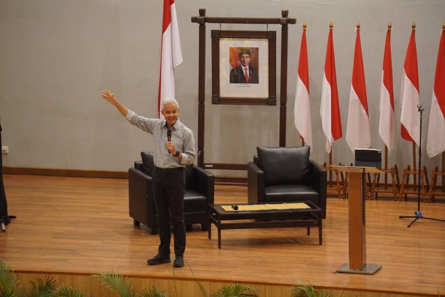 Bacapres Ganjar Pranowo menghadiri agenda debat terbuka dihadapan mahasiswa dan civitas FISIP Universitas Indonesia (UI) di Gedung Serbaguna Purnomo Prawiro, Senin (18/9). Foto: Iqbal Firdaus/kumparan