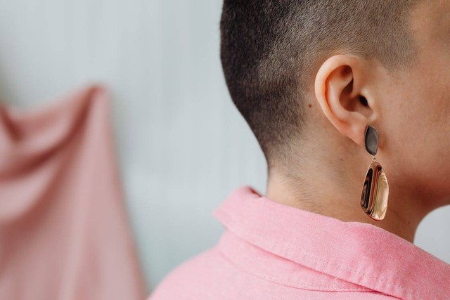 Ilustrasi bagian bagian telinga - Sumber: pexels.com/@karolina-grabowska/