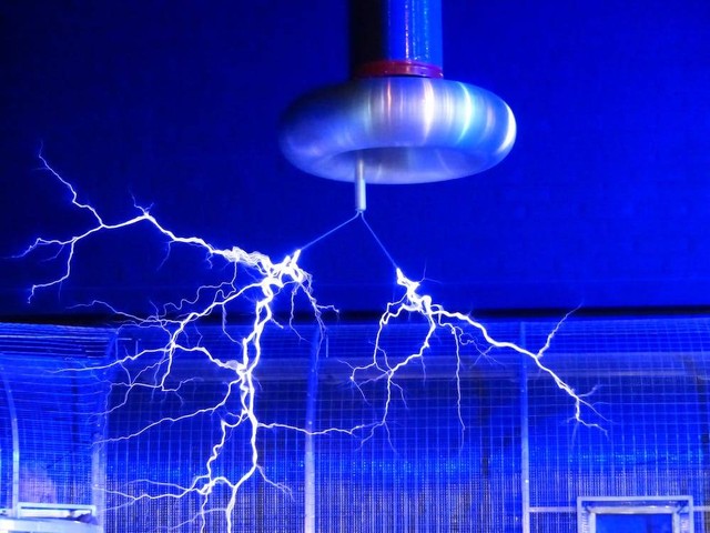 Ilustrasi listrik dinamis adalah - Sumber: pexels.com/@pixabay/