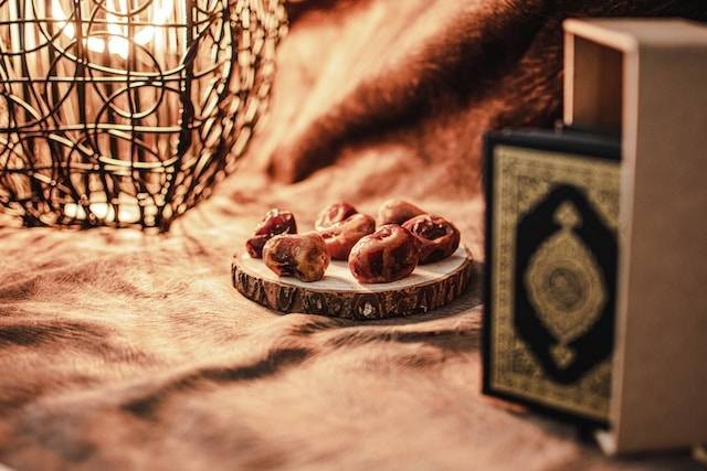 Ilustrasi Sebab-Sebab Halal. Foto: dok. Unsplash/Masjid Pogung Dalangan
