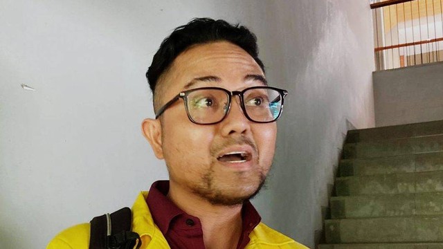 Mahasiswa S3 Ilmu Politik FISIP UI Muhammad Lazuardi yang meneriakkan pertanyaan utang hingga LGBT ke bacapres Ganjar Pranowo usai kuliah kebangsaan, Senin (18/9/2023). Foto: Annisa Thahira/kumparan