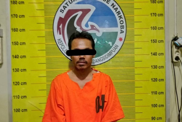 Oknum kepala desa di Tapanuli Tengah diamankan oleh Polres Padangsidimpuan karena diduga memiliki narkoba. Foto: Polres Padangsidimpuan