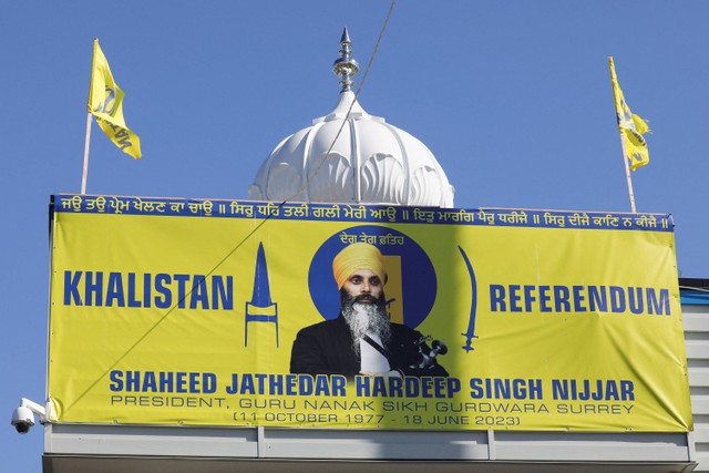 Spanduk Guru Nanak Sikh Gurdwara terlihat setelah pembunuhan pemimpin Sikh Hardeep Singh Nijjar di pekarangannya pada Juni 2023, di Surrey, British Columbia, Kanada 18 September 2023. Foto: REUTERS/Chris Helgren