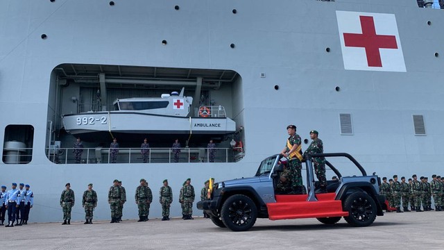 Suasana upacara pembukaan Latihan Bersama Asean Solidarity Exercise (Asex-01) yang dipimpin oleh Panglima TNI Yudo Margono di Dermaga Batu Ampar, Batam, Selasa (19/9/2023). Foto: Luthfi Humam/kumparan