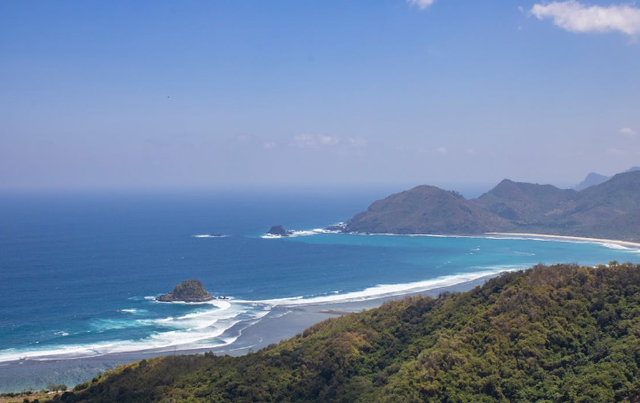 Ilustrasi Pantai di Lombok yang Terkenal. Sumber: Pexels/Adhista Raw