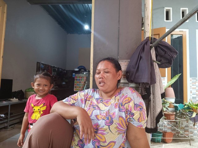 Munarwi beserta anaknya. Dok: Hedi/kumparan