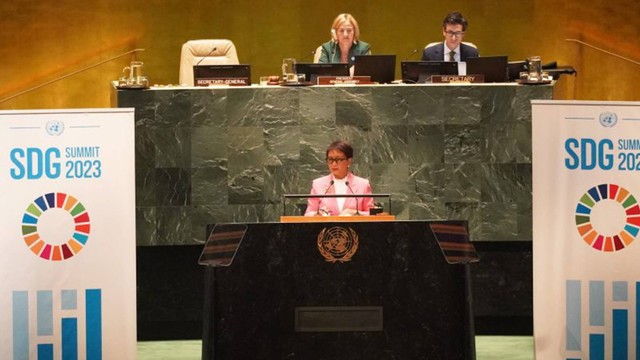 Menteri Luar Negeri RI Retno Marsudi berbicara pada Konferensi Tingkat Tinggi Tujuan Pembangunan Berkelanjutan (SDGs Summit) di Markas Besar PBB di New York, Amerika Serikat pada Senin (18/9/2023). 
 Foto: ANTARA/HO-Kemlu RI