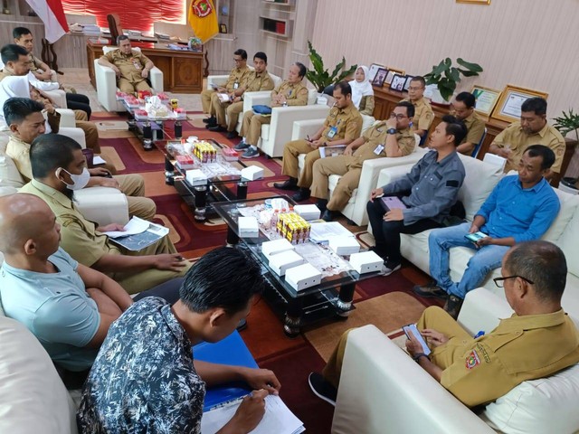 Rapat ini dipimpin langsung Plh Sekda Kobar Juni Gultom, Selasa (19/9/2023). Foto: IST/InfoPBUN