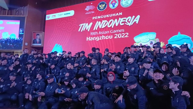 Pengukuhan Kontingen Indonesia untuk Asian Games 2022 Hangzhou berlangsung di Auditorium Kementerian PUPR, Jakarta, pada Selasa (19/9/2023). Foto: Jodi Hermawan/kumparan