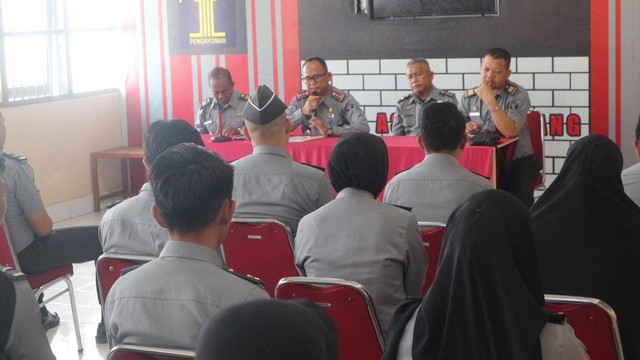 Karutan Majene Berikan Arahan Untuk Pegawai, Sumber : Humas Rutan Majene