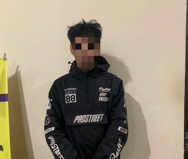 Satreskrim Polres Sekadau menangkap pemuda yang juga pemeran video syur. Foto: Dok. Satreskrim Polres Sekadau