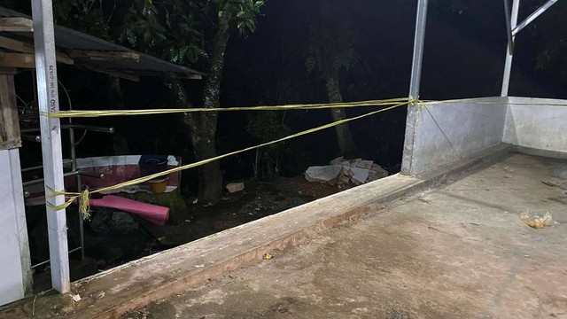 Lokasi parkiran masjid yang dindingnya ditabrak sepeda motor Foto: kumparan