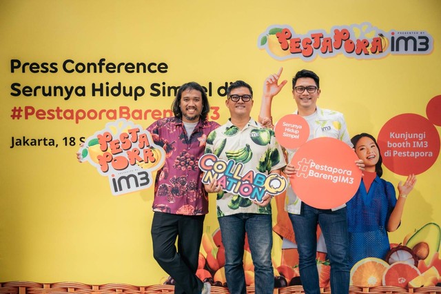 [Kiri-Kanan] Festival Director Pestapora, Kiki Aulia Ucup, SVP Brand Management & Strategy IM3, Fahroni Arifin, SVP Head Postpaid & Retail Operation Indosat Ooredoo Hutchison, Shatya Framudia, saat press conference Pestapora di Jakarta. Foto: dok IM3