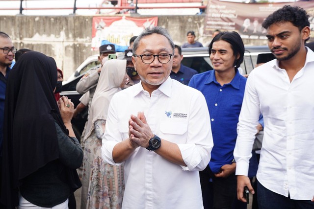 Mendag RI Zulkifli Hasan meninjau Pasar Natar Lampung, pada Rabu (20/9/2023).  Foto: Kemendag RI