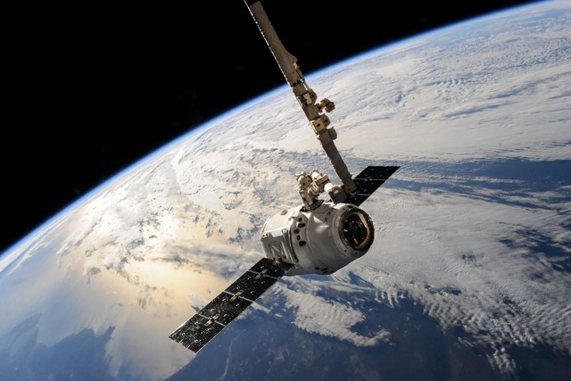Ilustrasi mengapa lempeng dapat bergerak. Sumber: pexels.com/SpaceX