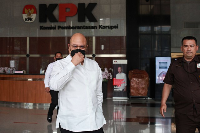 Pengusaha Irwan Daniel Mussry berjalan keluar usai menjalani pemeriksaan sebagai saksi di Gedung Merah Putih KPK, Jakarta, Rabu (20/9/2023). Foto: Reno Esnir/ANTARA FOTO