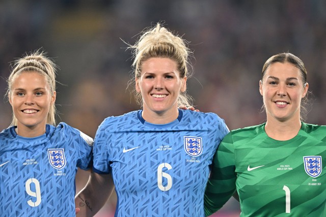 Pemain Timnas Wanita Inggris Rachel Daly (tengah). Foto: WILLIAM WEST / AFP