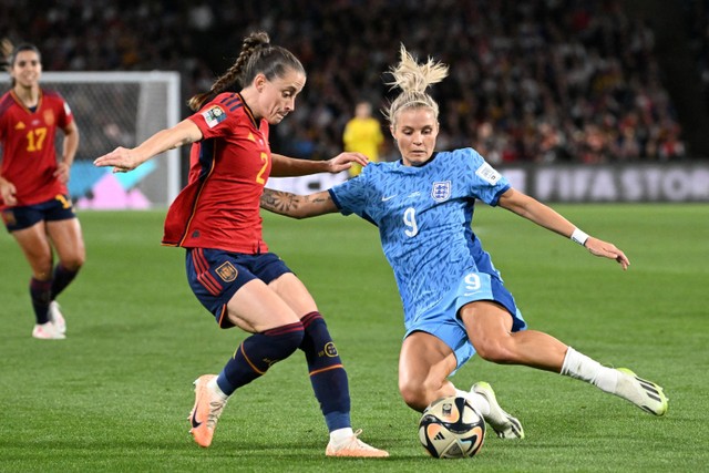 Pemain Timnas Wanita Inggris Rachel Daly (kanan). Foto: WILLIAM WEST / AFP