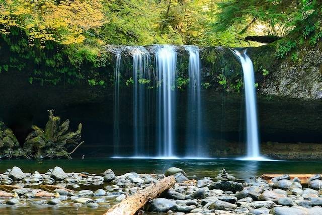 Curug Cisarua 2. Foto hanya ilustrasi. Sumber foto: Unsplash/Jeffrey Workman