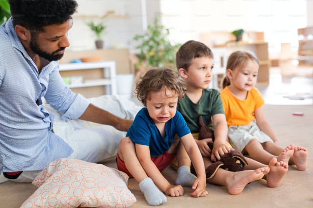 Ilustrasi Dampak Perceraian bagi Anak Laki-laki. Sumber: Unsplash