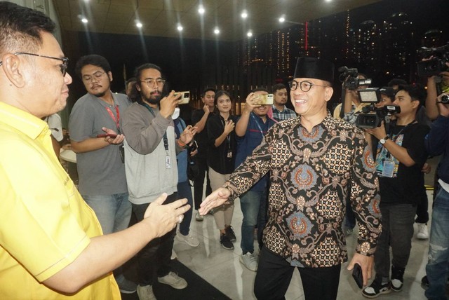 Waketum PAN Yandri Susanto tiba di DPP Golkar, Jakarta, Rabu (20/9/2023).  Foto: Iqbal Firdaus/kumparan