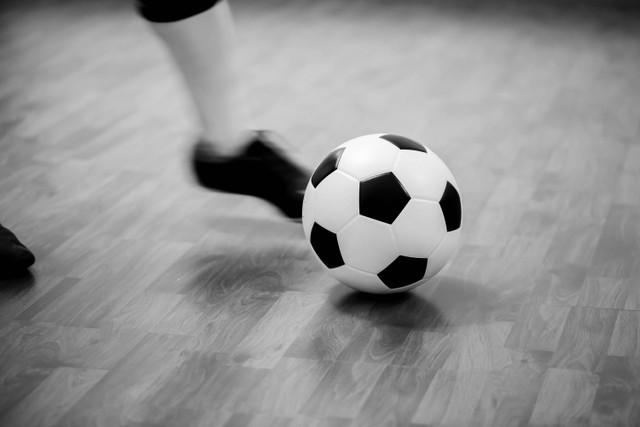 Ilustrasi bermain futsal. Foto: Shutterstock
