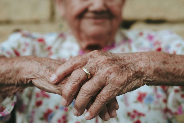 Ilustrasi Caption Hari Alzheimer Sedunia, sumber: unsplash/EduardoBarrios