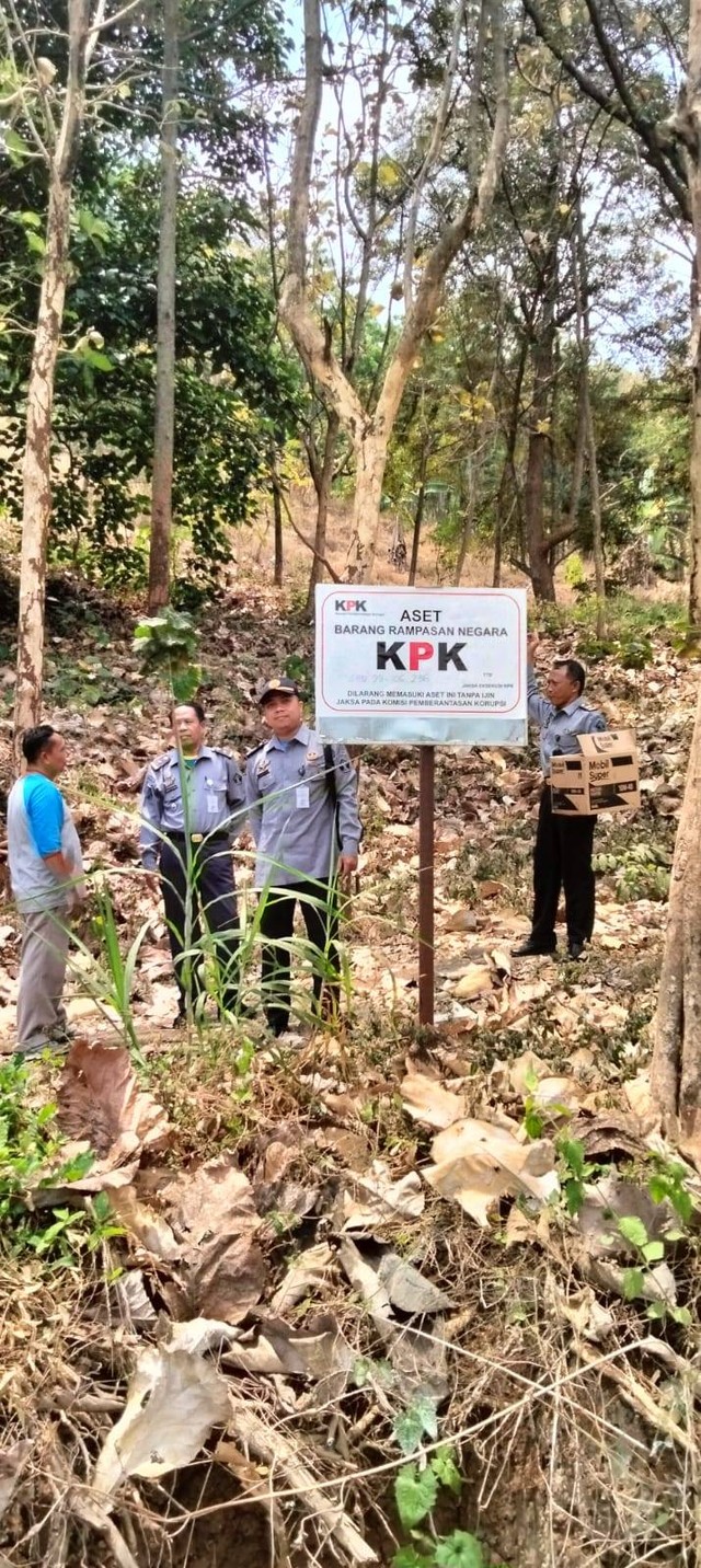 Rupbasan Mojokerto Awasi dan Pelihara Barang Bukti Kebun Kerjasama Penggarap dan Pemerintah Desa (Foto:HumasRupMoker)