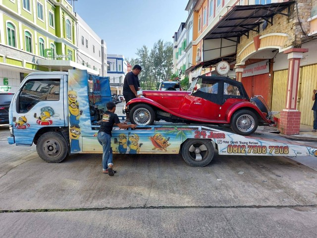 Mobil mewah Andhi Pramono yang disita KPK. Foto: KPK