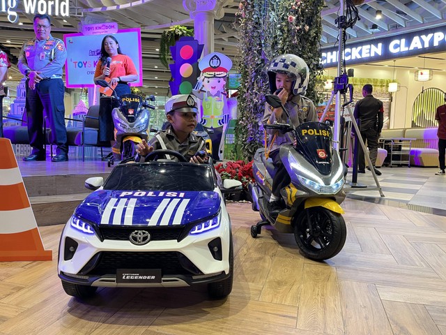 Toys Kingdom meluncurkan mobil dan motor mainan polisi bertenaga aki untuk anak-anak. Foto: Nabilla Fatiara/kumparan