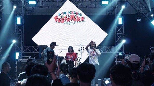 Finalis Authenticity Soundroom tampil langsung di panggung Pemanasan Pestapora, sebelum akhirnya juri memilih tiga pemenang yang bakal tampil di Pestapora 2023. Foto: dok. Authenticity