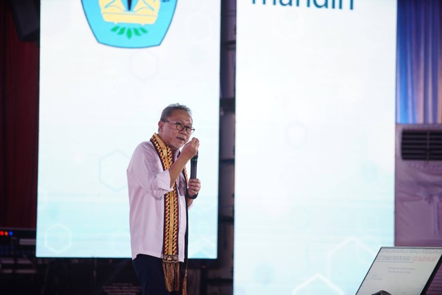 Mendag Zulkifli Hasan dalam memberikan kuliah umum kepada mahasiswa dalam Dies Natalis ke-58 Unila, Rabu (20/9). Foto: Kemendag RI